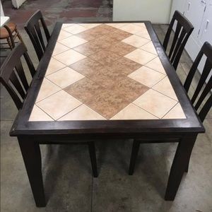 Dinning/Kitchen table.